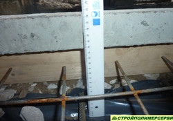 Толщина бетонного пола 200 мм с армированием нижний каркас Ф 10 мм и верхняя сетка 5 мм