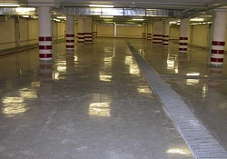 2003 г. Песконаполненные полимерные полы в подземном гараже элитного комплекса "Алые Паруса"